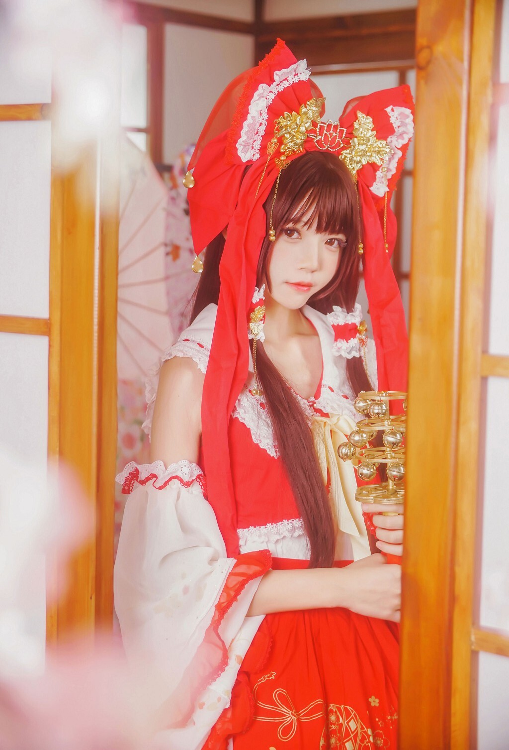 疯猫ss《灵梦》 [萝莉COS] 写真集[40P]